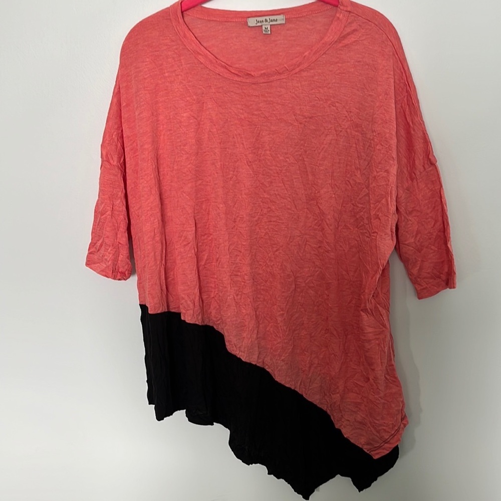 Size M Jess & Jane asymmetrical crinkle top.